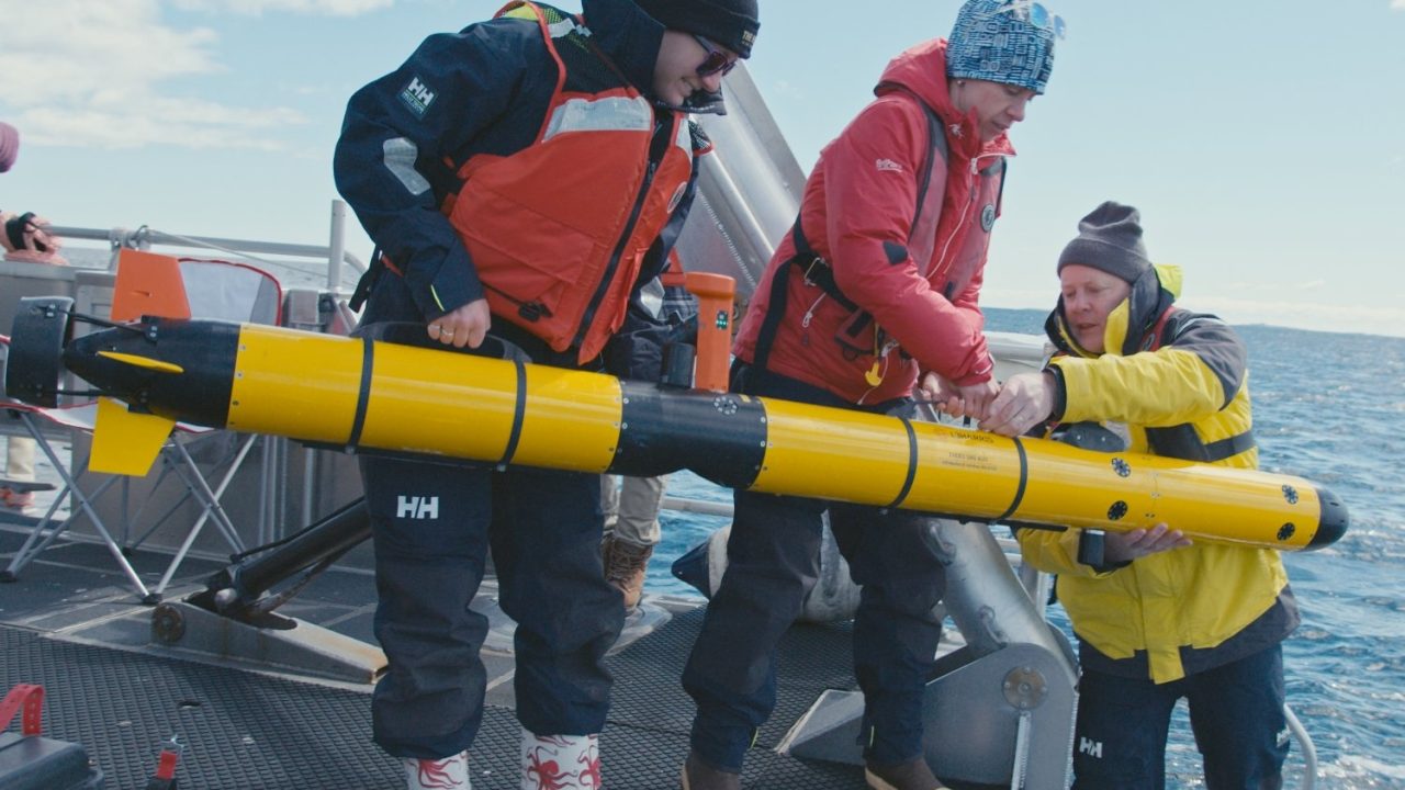 Human-machine teaming dives underwater