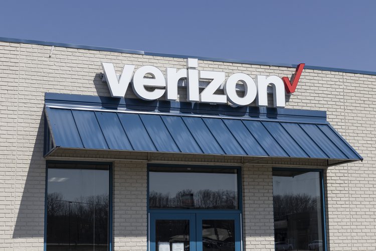 Verizon to snap up Carolina West Wireless network