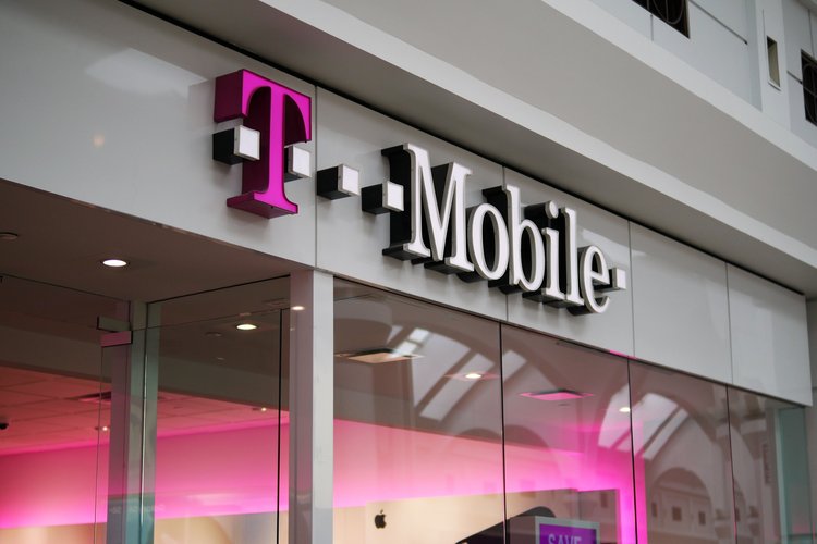 T-Mobile CEO: Satellite exclusivity deal with Starlink doesn’t end this year