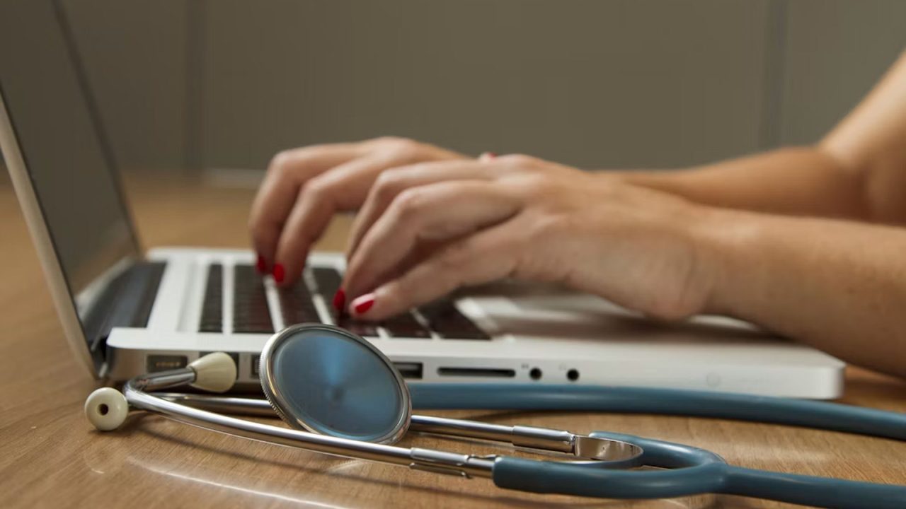 Healthcare workflow automation for medical practices using Bitrix24