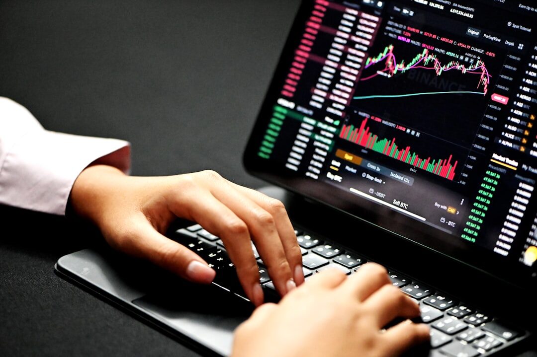How can you secure the lowest commission raw trading account?