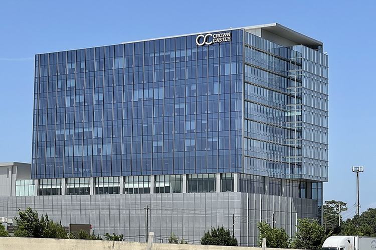 Crown Castle bullish on carrier spectrum deployment, says it can support SpaceX’s terrestrial dreams