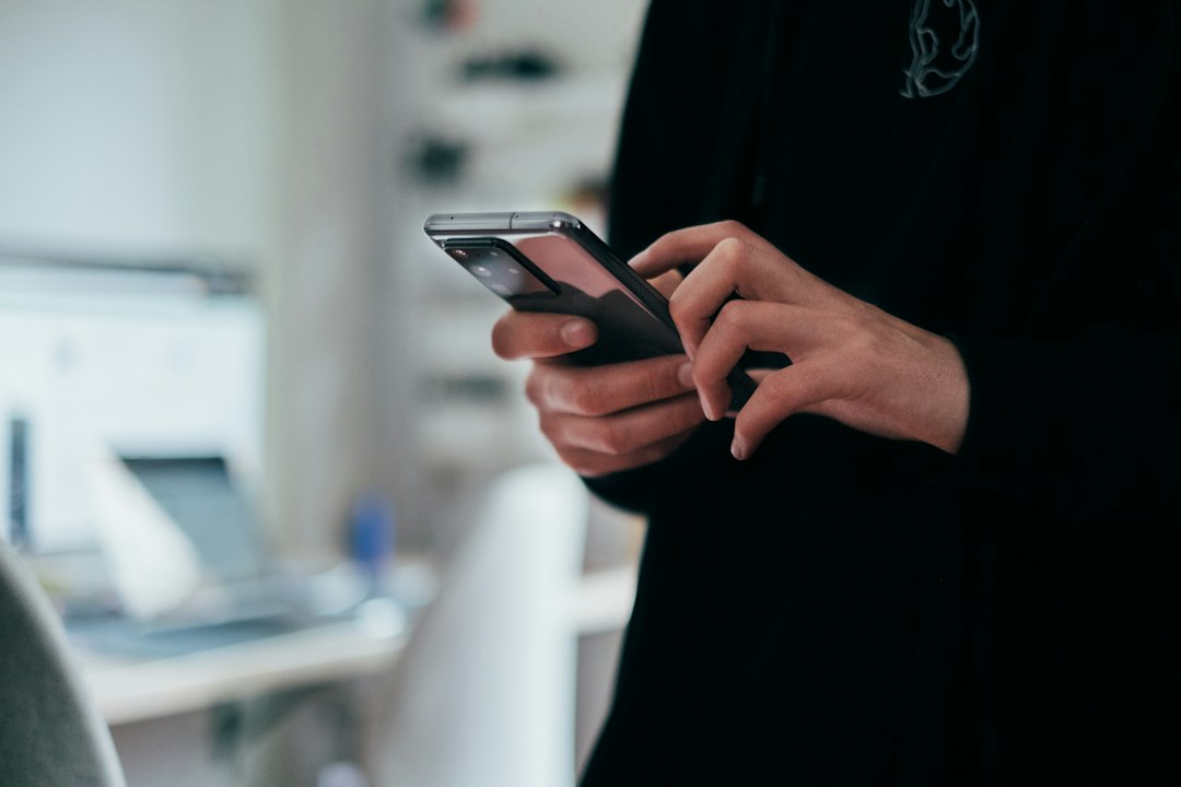 Global phone shipments fall 20% to lowest Q3 level in 14 years