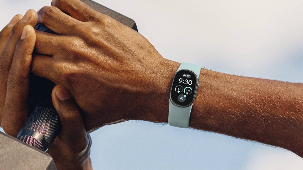 Google unveils Fitbit Edge with built-in GPS